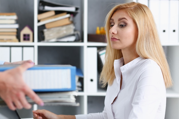 Jak sprawnie uzyskać numer BDO dla swojej firmy?